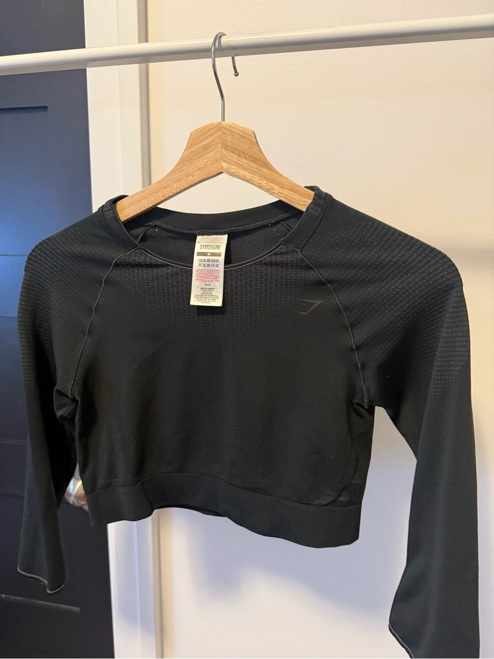 Gymshark Black Cropped Long-Sleeve Performance Top with 3/4 sleeves - Picture 7 of 9